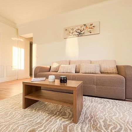 Uniquemoments Airport Apartment & Secure Parking & Airport Shuttle 雅西 外观 照片