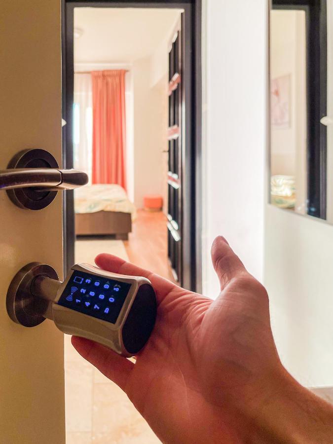 Uniquemoments Airport Apartment & Secure Parking & Airport Shuttle 雅西 外观 照片