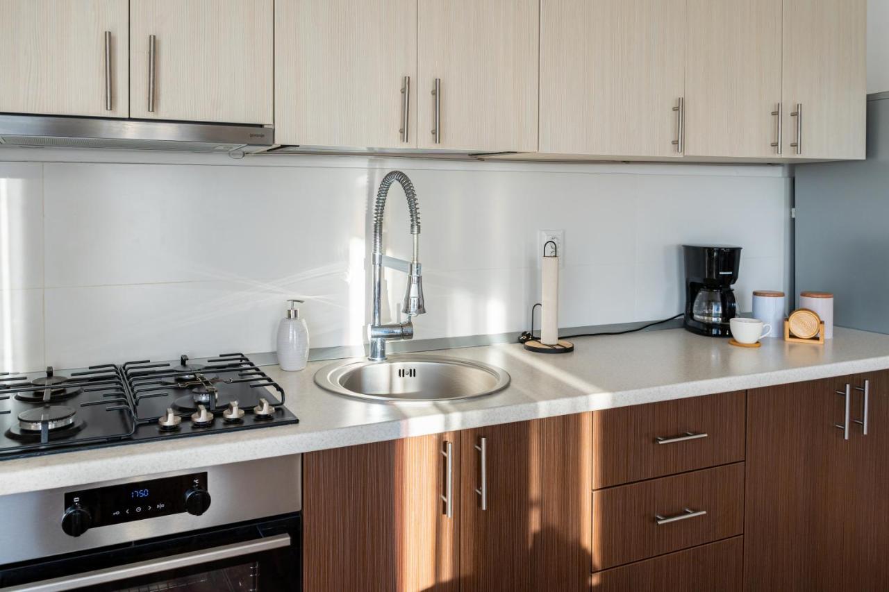 Uniquemoments Airport Apartment & Secure Parking & Airport Shuttle 雅西 外观 照片