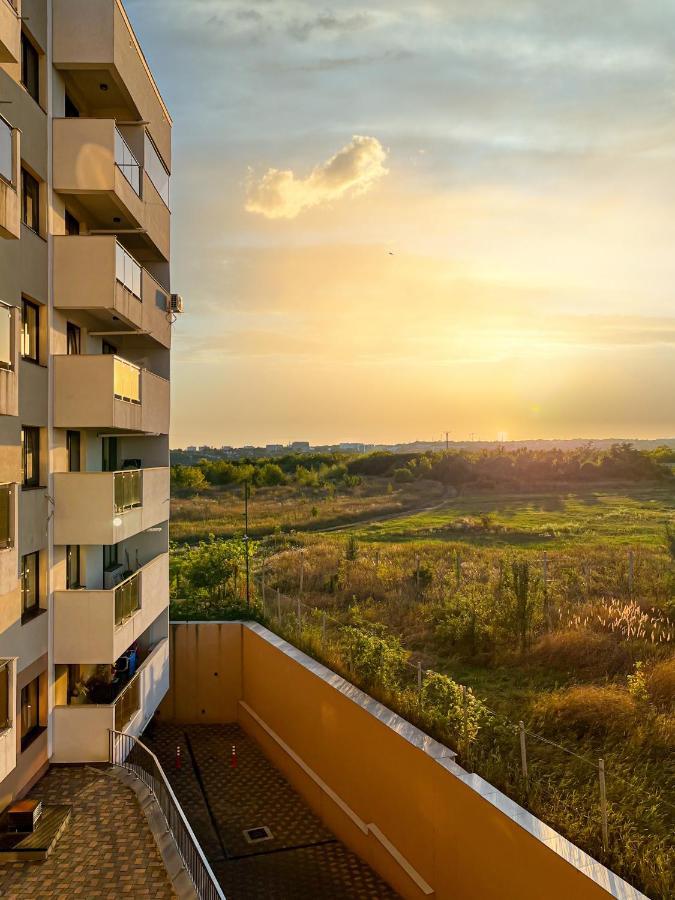 Uniquemoments Airport Apartment & Secure Parking & Airport Shuttle 雅西 外观 照片