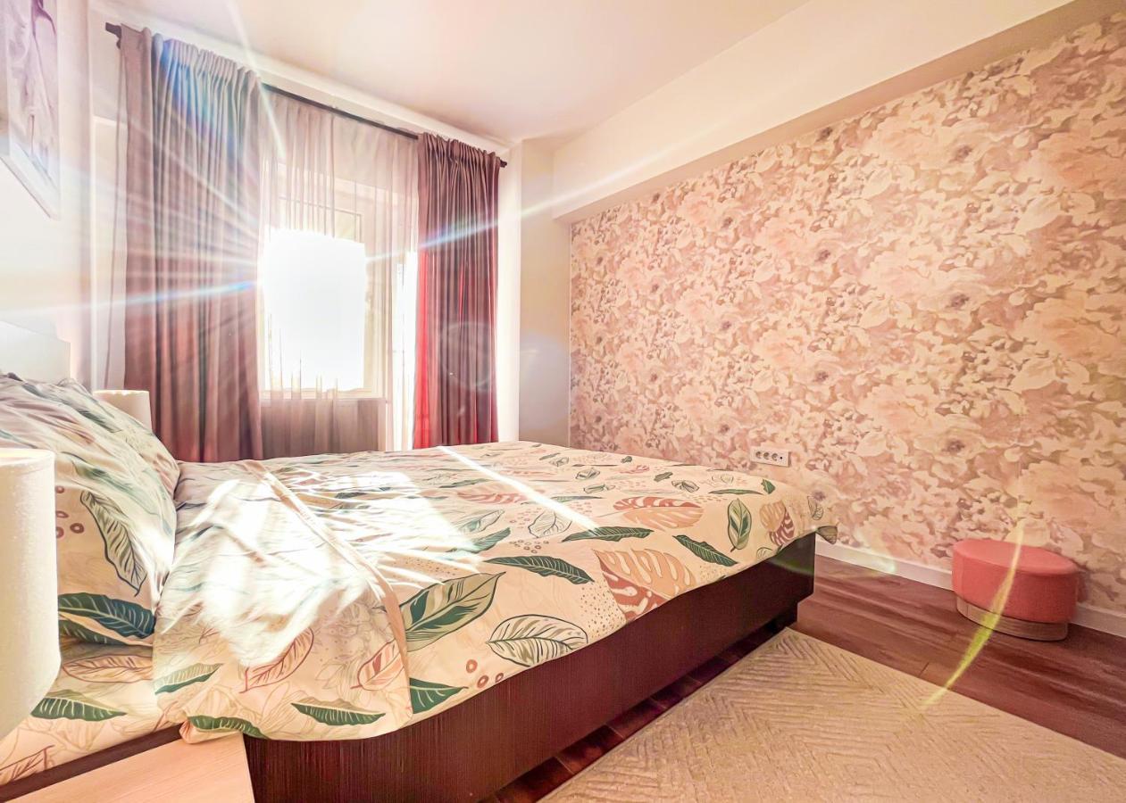 Uniquemoments Airport Apartment & Secure Parking & Airport Shuttle 雅西 外观 照片